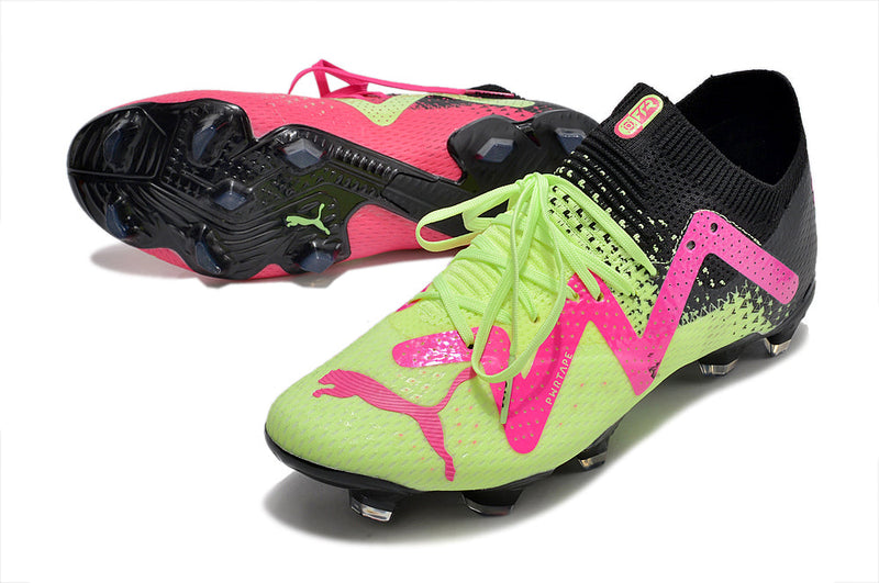 Chuteira Campo Puma Future Ultimate FG Preta, Verde e Rosa "Tricks Pack"