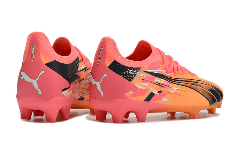 Chuteira Campo Puma Ultra Ultimate FG Laranja e Rosa "Pulisic"