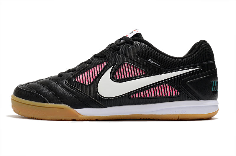 Chuteira Futsal Supreme X Nike SB Gato IC Preta, Branca e Rosa