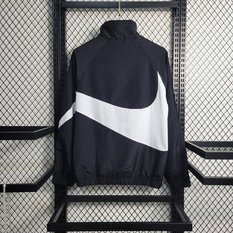 Corta Vento Nike Swoosh Preto e Branco