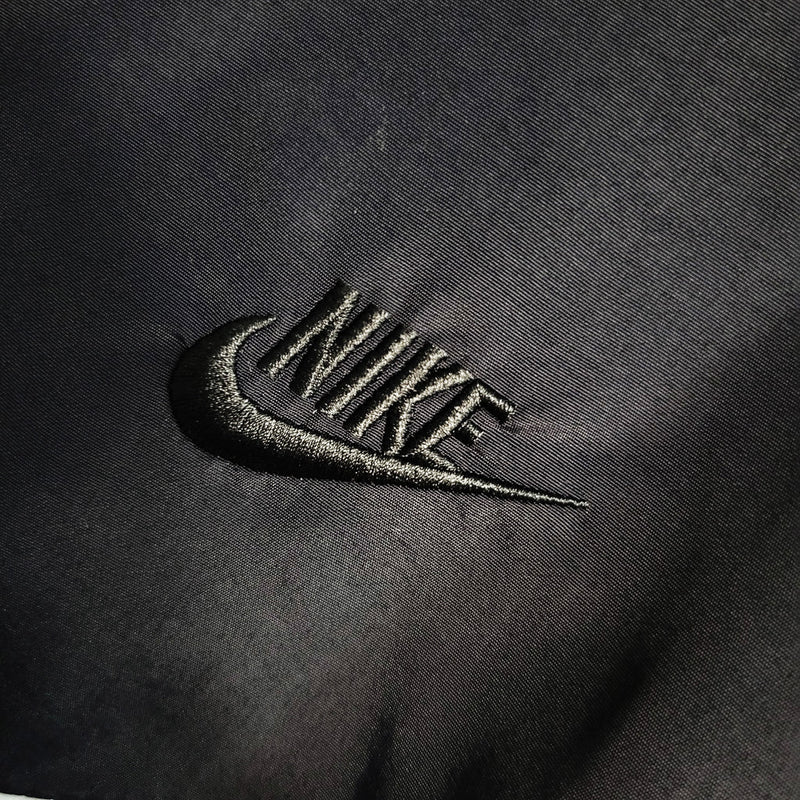 Corta Vento Nike Swoosh Preto e Branco