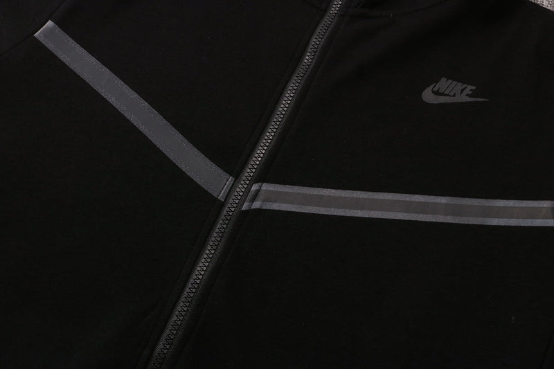 Conjunto de Moletom Nike Sportswear Tech Fleece com Touca Preto