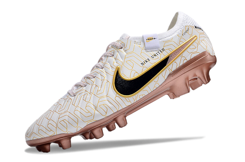 Chuteira Campo Nike Tiempo Legend 10 Elite FG Branca e Dourada "United Golden Pack"