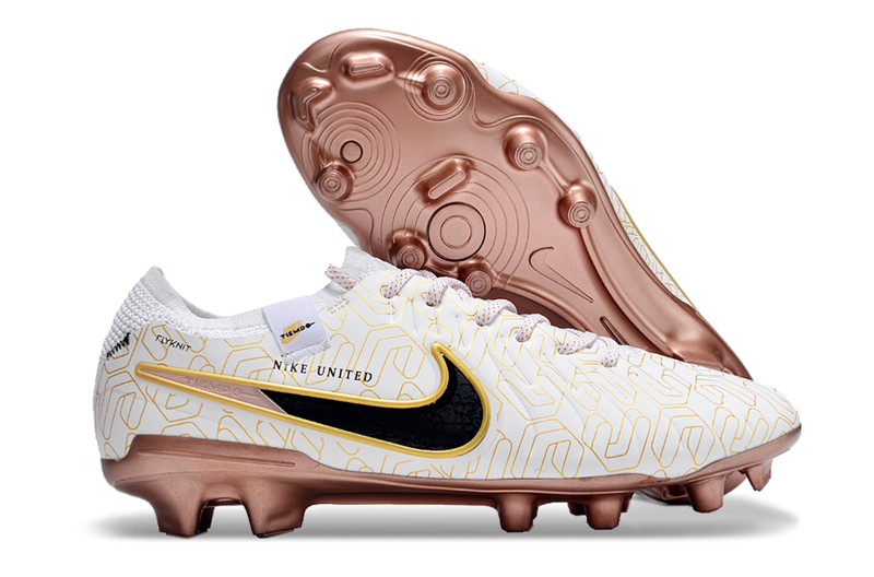 Chuteira Campo Nike Tiempo Legend 10 Elite FG Branca e Dourada "United Golden Pack"