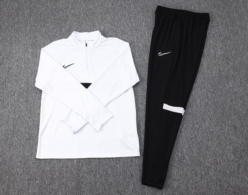 Conjunto de Frio Nike Training Branco e Preto