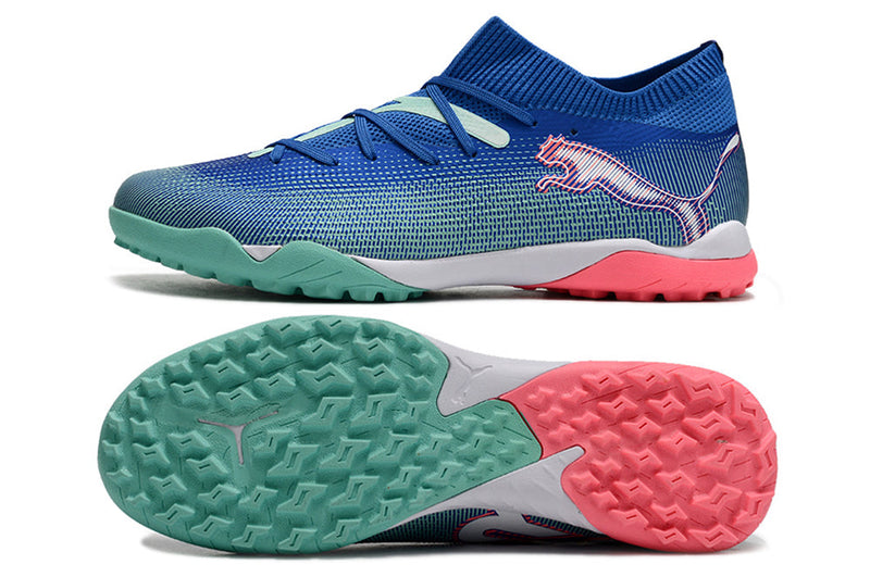 Chuteira Society Puma Future 7 TF Azul e Rosa