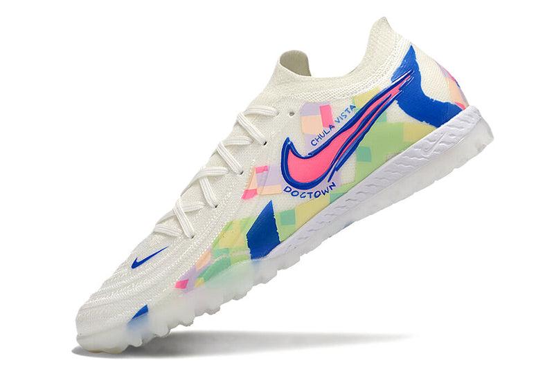 Chuteira Society Nike Phantom GX 2 Elite TF Branca, Azul e Rosa