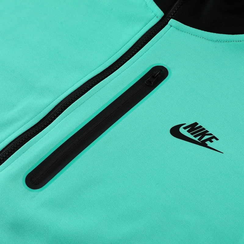 Conjunto de Moletom Nike Sportswear Tech Overlay com Touca Verde e Preto