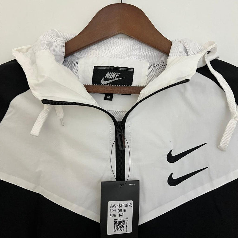 Corta Vento Nike SportsWear Preto e Branco