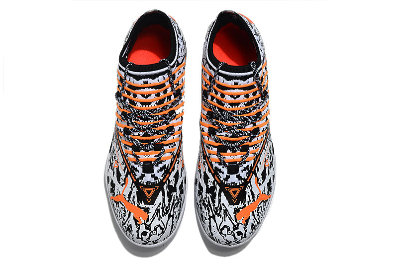 Chuteira Society Puma Future Z 1.3 TF Preto, Laranja e Branco "Teaser"