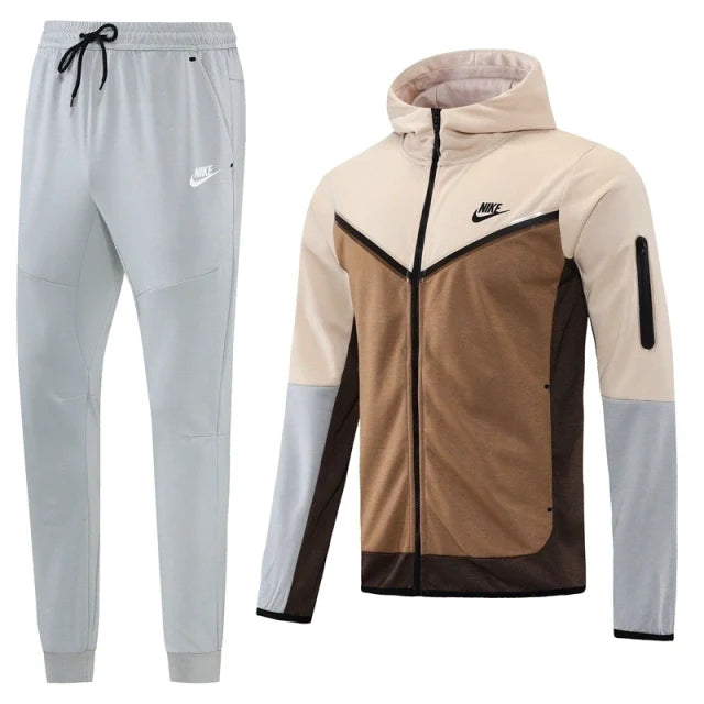 Conjunto de Moletom Nike Sportswear Tech Fleece com Touca Marrom e Cinza