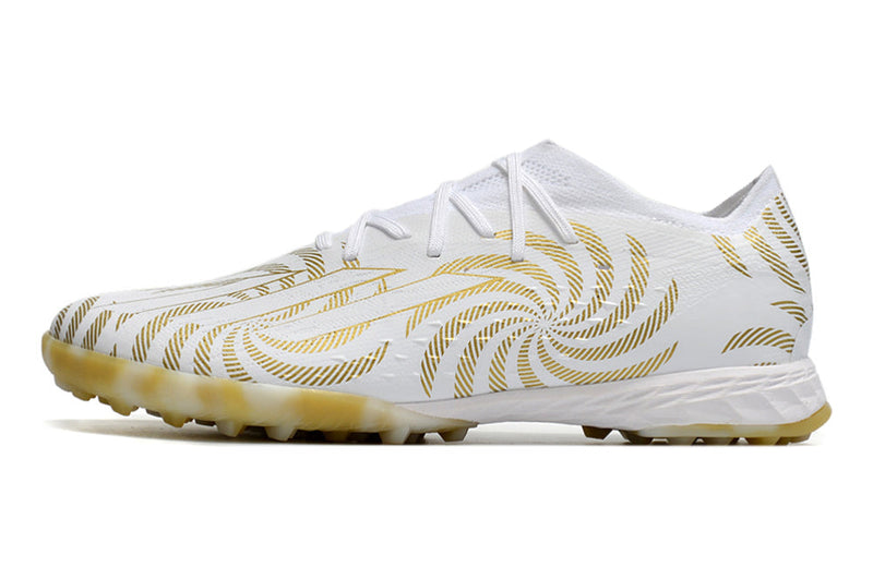 Chuteira Society Adidas X Speedportal.1 TF Branco e Dourado "Benzema Ballon d'or"