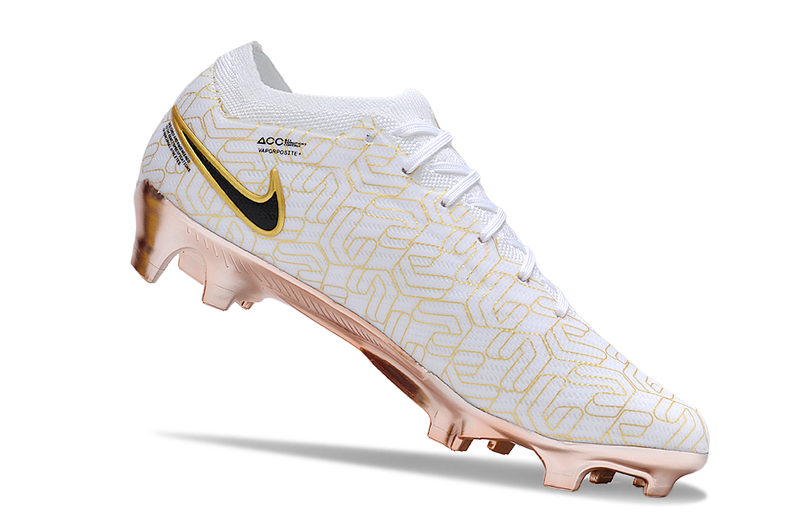 Chuteira Campo Nike Air Zoom Mercurial Vapor 15 Elite FG Branca e Dourada "United Gold"