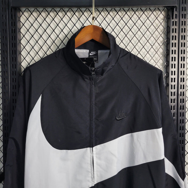 Corta Vento Nike Swoosh Preto e Branco