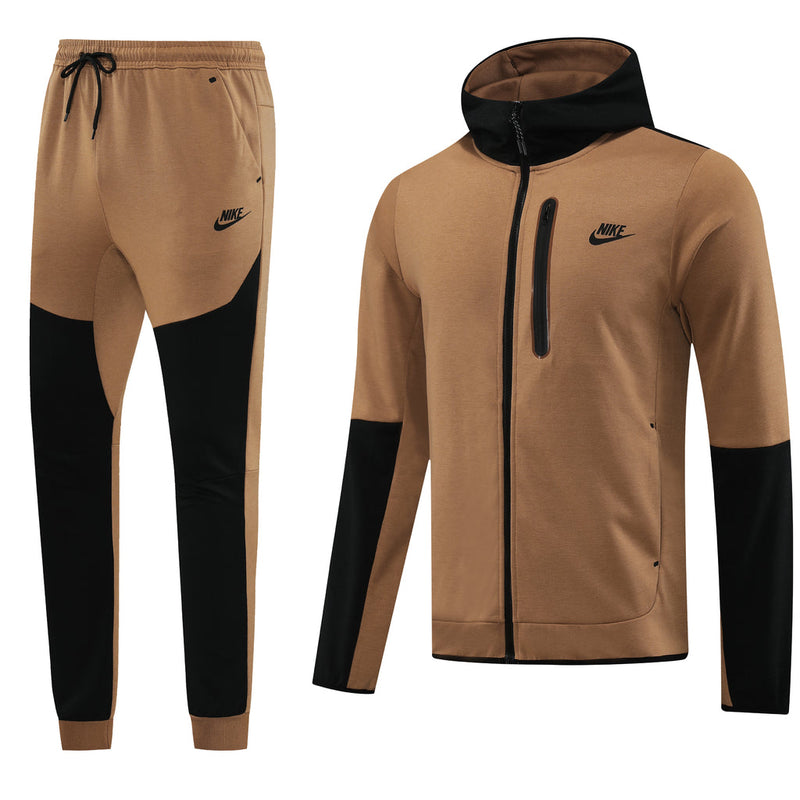 Conjunto de Moletom Nike Sportswear Tech Overlay com Touca Marrom e Preto