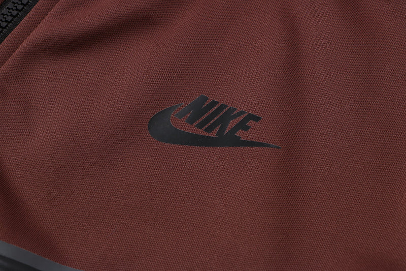 Conjunto de Moletom Nike Sportswear Tech Fleece com Touca Marrom e Rosa