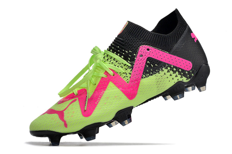 Chuteira Campo Puma Future Ultimate FG Preta, Verde e Rosa "Tricks Pack"