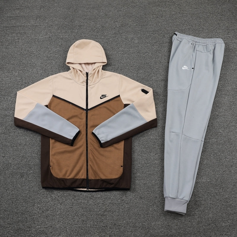 Conjunto de Moletom Nike Sportswear Tech Fleece com Touca Marrom e Cinza