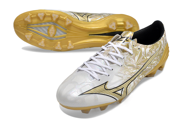 Chuteira Campo Mizuno Alpha FG Branca e Dourada "Sérgio Ramos"