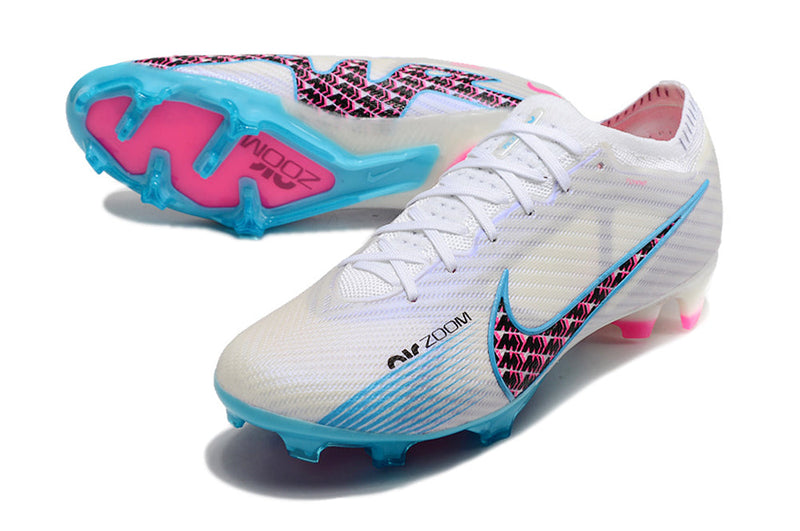 Chuteira Campo Nike Air Zoom Mercurial Vapor 15 Elite FG Branca e Azul "Blast Pack"