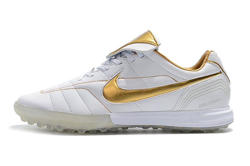 Chuteira Society Nike Retrô Tiempo Legend 7 Elite TF Branca e Dourado R10