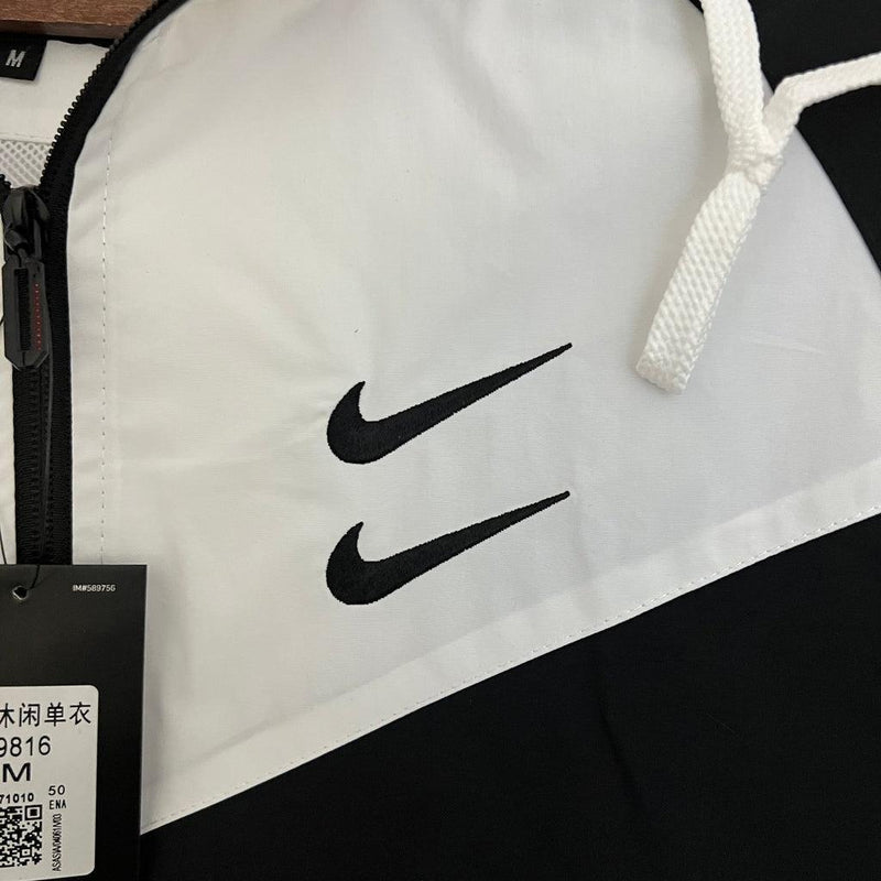 Corta Vento Nike SportsWear Preto e Branco