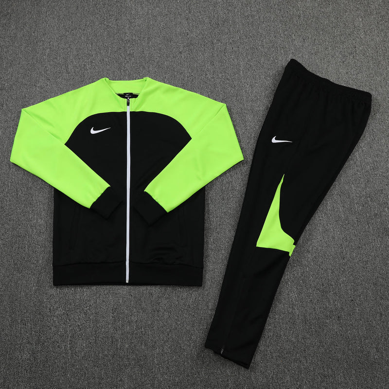 Conjunto de Frio Nike Sportswear Preto e Verde