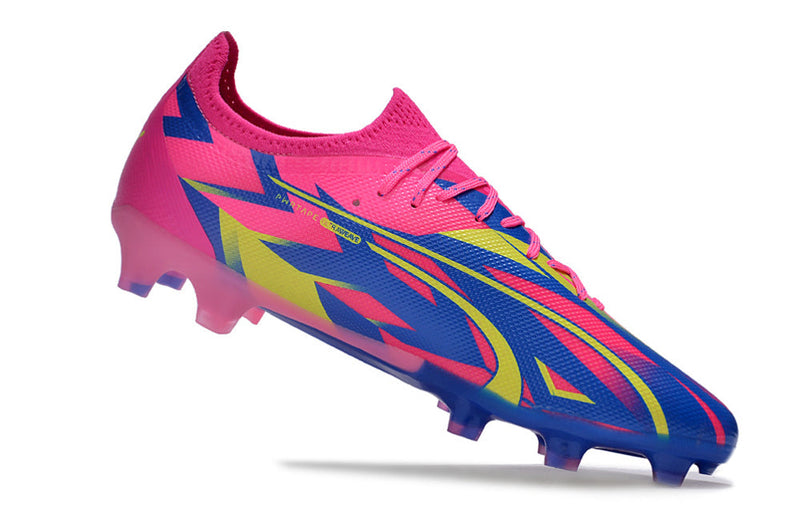 Chuteira Campo Puma Ultra Ultimate FG Rosa, Azul e Amarelo "Energy Pack"