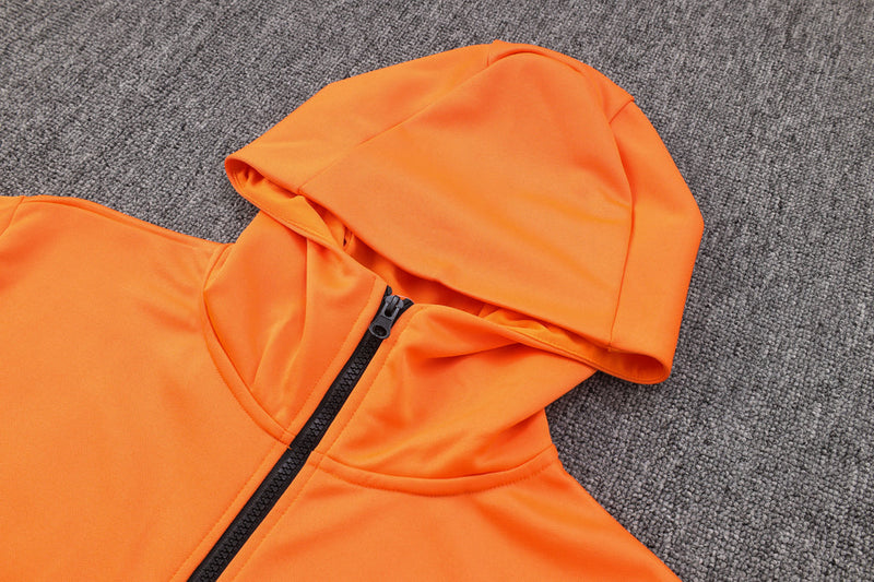 Conjunto de Moletom Nike Sportswear Tech Fleece com Touca Laranja e Branco