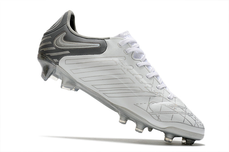 Chuteira Campo Nike Tiempo Legend 9 Elite FG Branca e Cinza