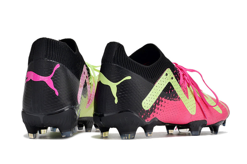 Chuteira Campo Puma Future Ultimate FG Preta, Verde e Rosa "Tricks Pack"