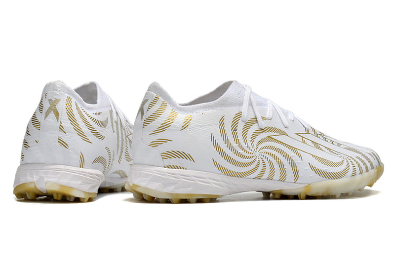 Chuteira Society Adidas X Speedportal.1 TF Branco e Dourado "Benzema Ballon d'or"