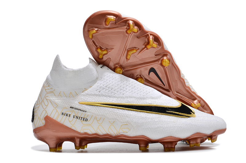 Chuteira Campo Nike Phantom GX DF Elite FG Branca e Dourado "United Golden Pack"