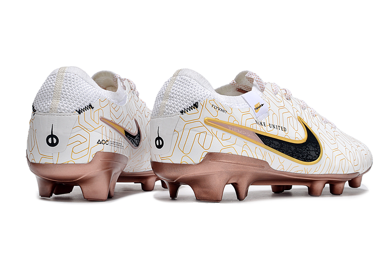 Chuteira Campo Nike Tiempo Legend 10 Elite FG Branca e Dourada "United Golden Pack"