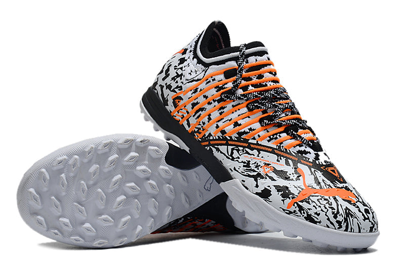 Chuteira Society Puma Future Z 1.3 TF Preto, Laranja e Branco "Teaser"