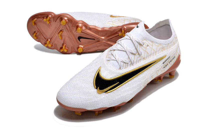 Chuteira Campo Nike Phantom GX Elite FG Branca e Dourada "United Golden Pack"