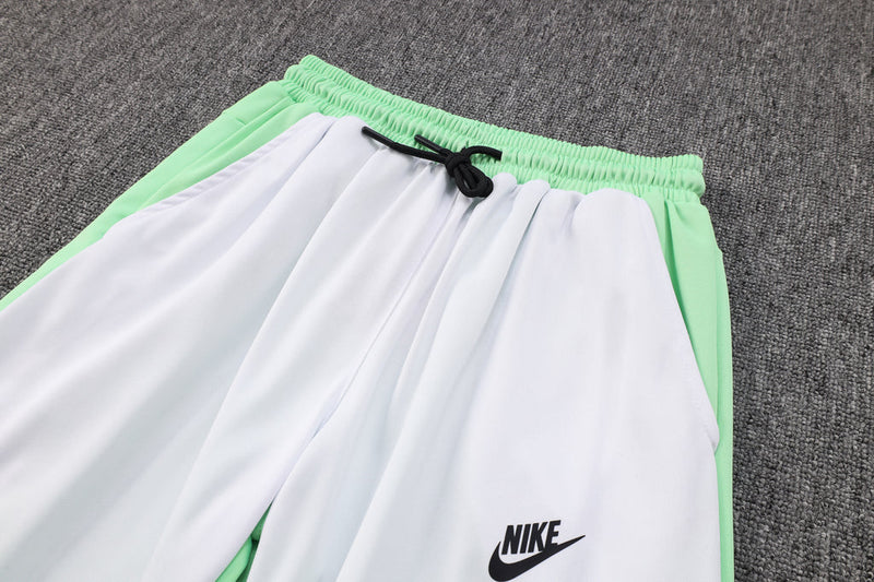 Conjunto de Moletom Nike Sportswear Tech Fleece com Touca Verde e Branco