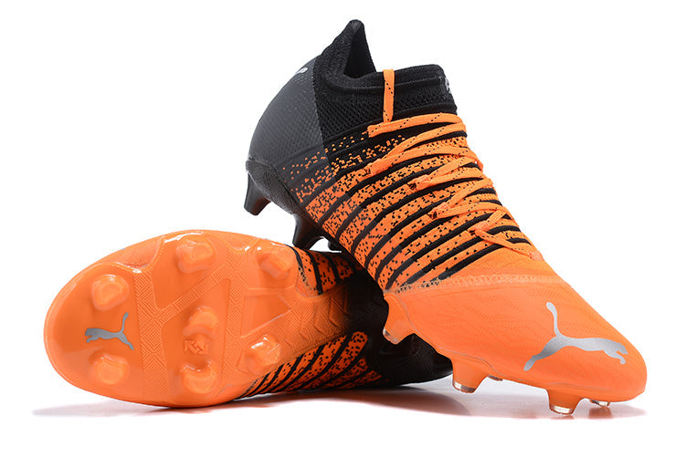 Chuteira Campo Puma Future Z 1.3 FG Laranja e Preta "Instinct Pack"