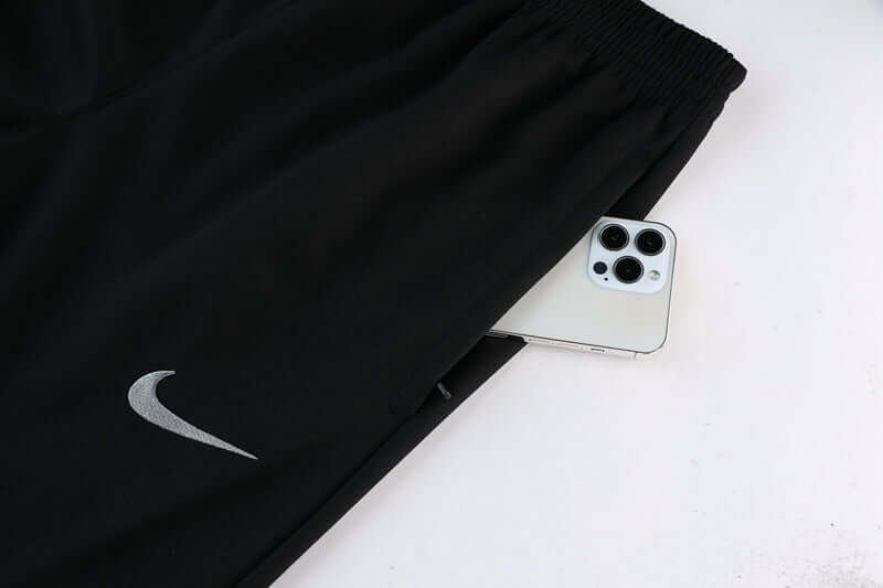 Conjunto de Moletom Nike com Touca Preto e Cinza