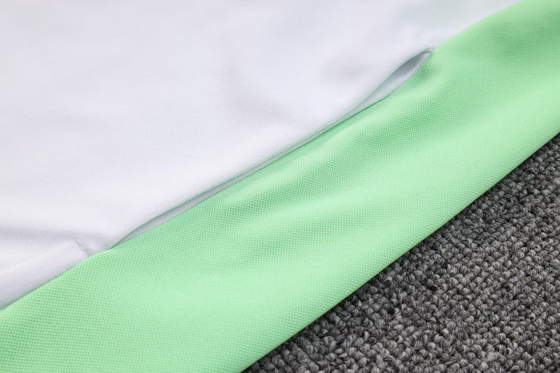 Conjunto de Moletom Nike Sportswear Tech Fleece com Touca Verde e Branco