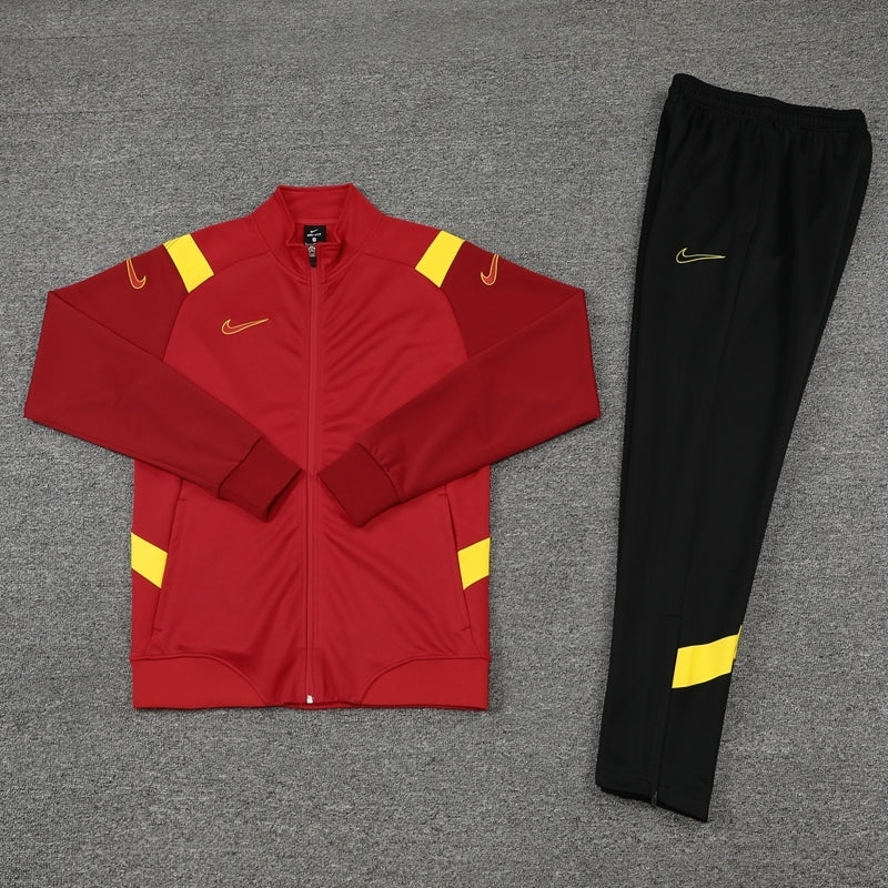 Conjunto de Frio Nike Sportswear Vermelho, Amarelo e Preto