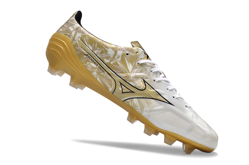 Chuteira Campo Mizuno Alpha FG Branca e Dourada "Sérgio Ramos"