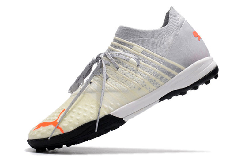 Chuteira Society Puma Future Z 1.3 TF Cinza e Branco "First Mile"