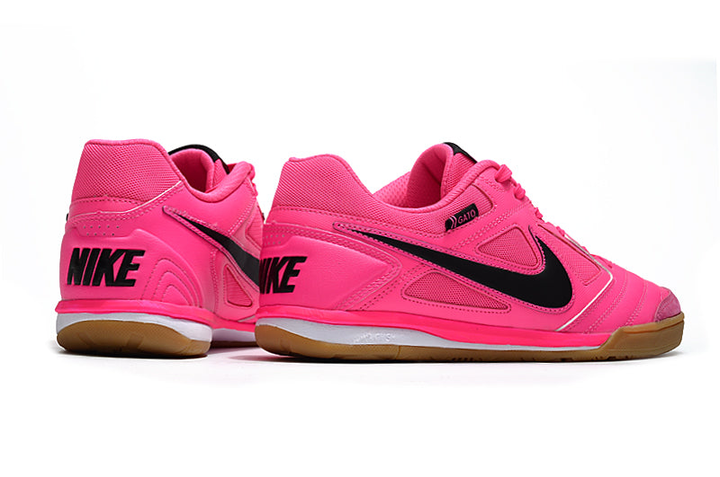 Chuteira Futsal Supreme x Nike SB Gato IC Rosa e Preto