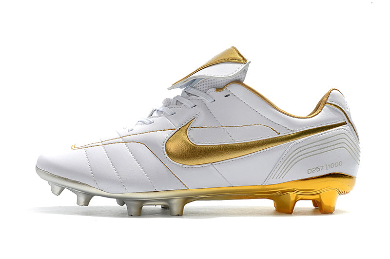 Chuteira Campo Nike Retrô Tiempo Legend 7 Elite FG Branca e Dourada R10