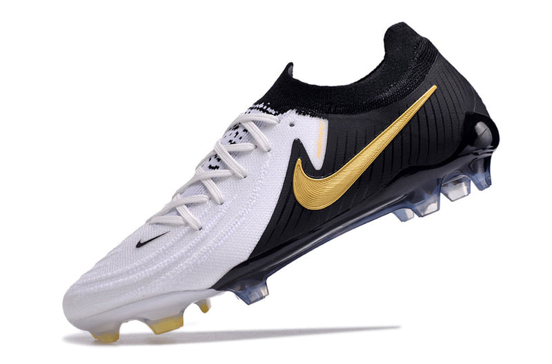 Chuteira Campo Nike Phantom GX 2 Elite FG Preta e Branca "Mad Ready Pack"