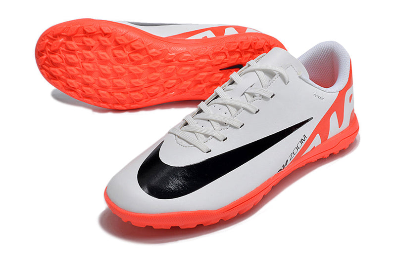 Chuteira Infantil Society Nike Mercurial Vapor 15 Club TF Branca e Vermelha "Ready Pack"