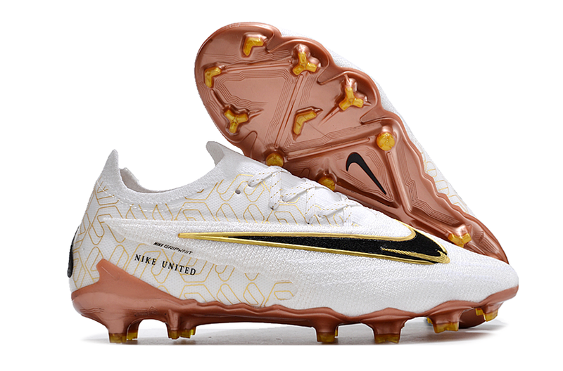 Chuteira Campo Nike Phantom GX Elite FG Branca e Dourada "United Golden Pack"