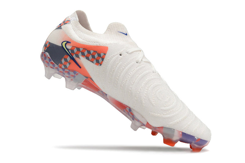 Chuteira Campo Nike Phantom GX 2 Elite FG Branca e Vermelha "Barna Pack"