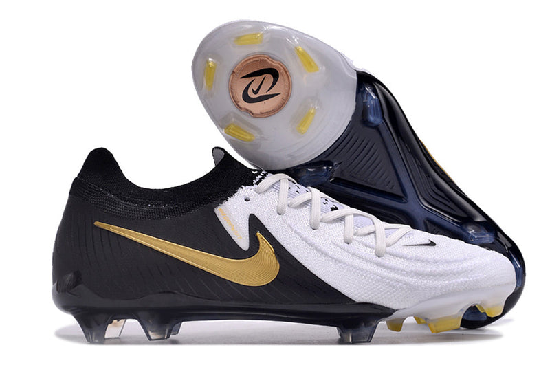 Chuteira Campo Nike Phantom GX 2 Elite FG Preta e Branca "Mad Ready Pack"